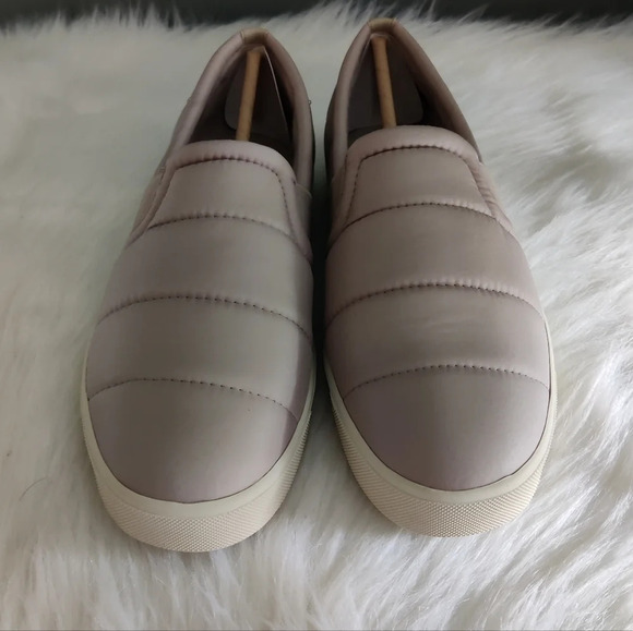 *NIB* Vince Blair Quilted Slip On in Cobblestone - Picture 3 of 6